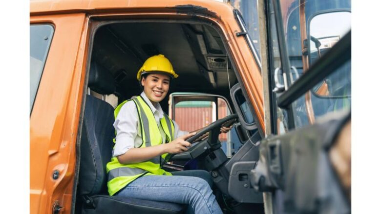 長距離ドライバー 女性