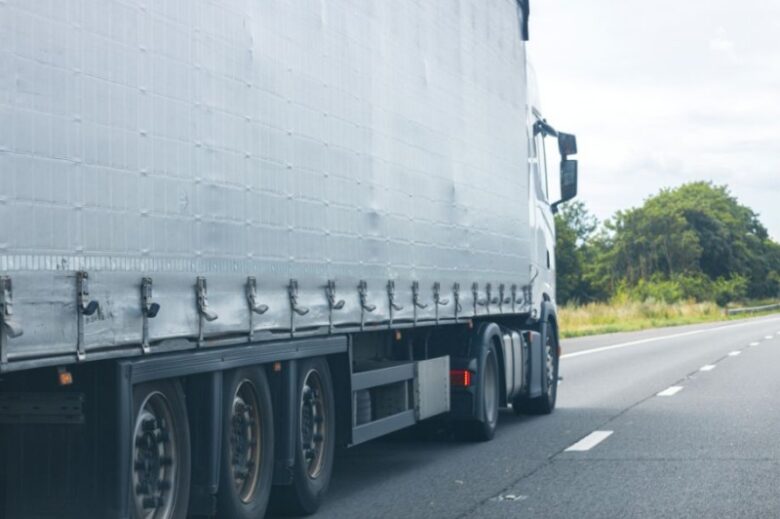 地場 大型トラック 給料