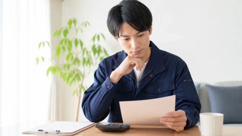毎月の給料は基本給に運行手当や歩合給などを加えて決まる