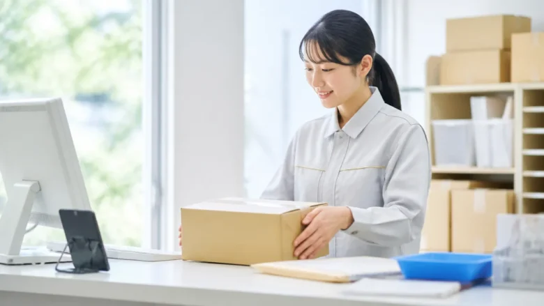 受付事務の仕事内容は荷物の受付から会計・電話対応まで幅広い