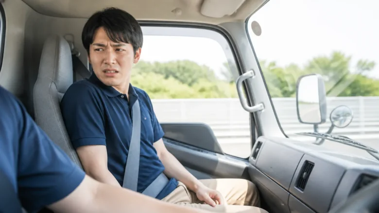 トラック横乗りがうざいと感じる主な理由は距離の近さと自由の少なさ