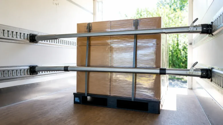 支えられる荷重は製品ごとの使用限界と固定方向で判断する